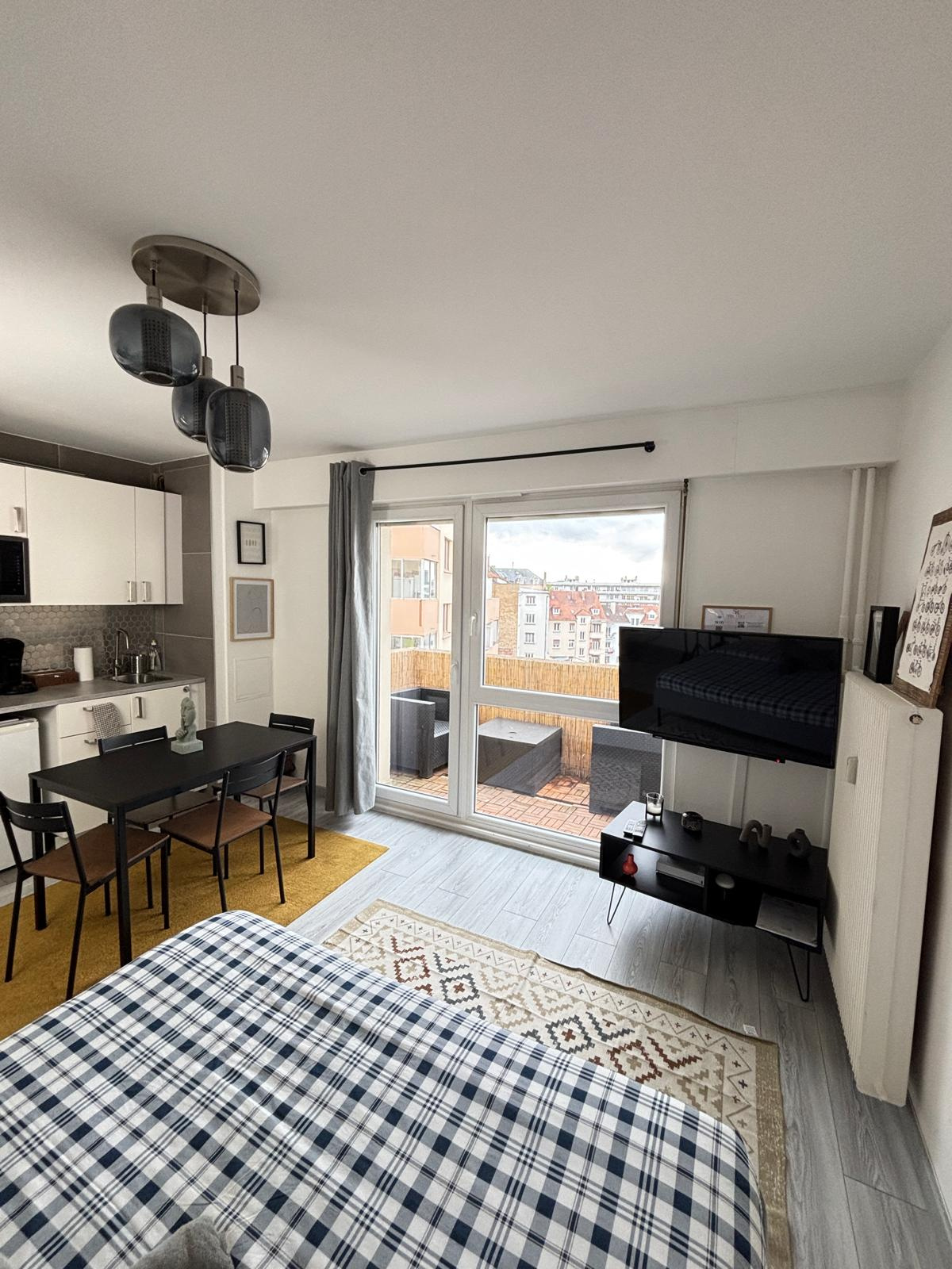 APPARTEMENT STRASBOURG NEUDORF PLACE DU MARCHE - 1P -